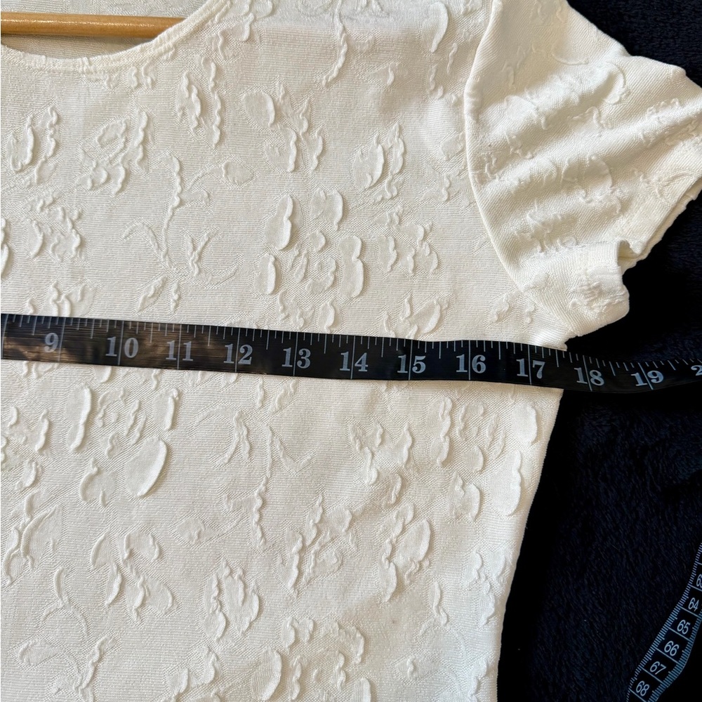 ✨ Vintage Hanky Panky Cream Textured Floral Top ✨ - Picture 5 of 8